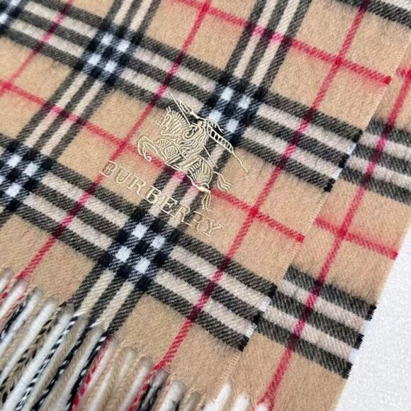Burberry Fringed Designer Shawl - Picture 5 of 6